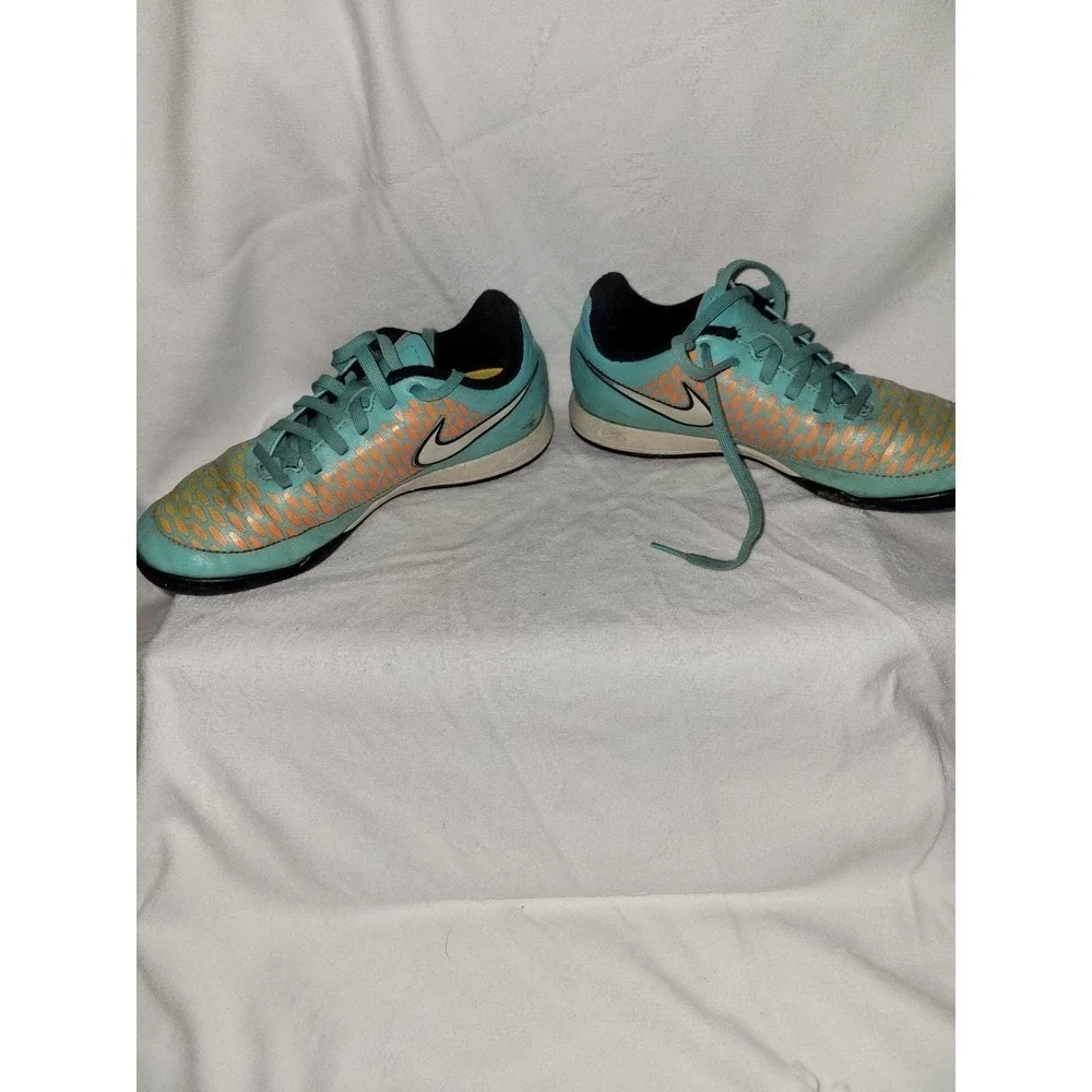 Nike size 2.5